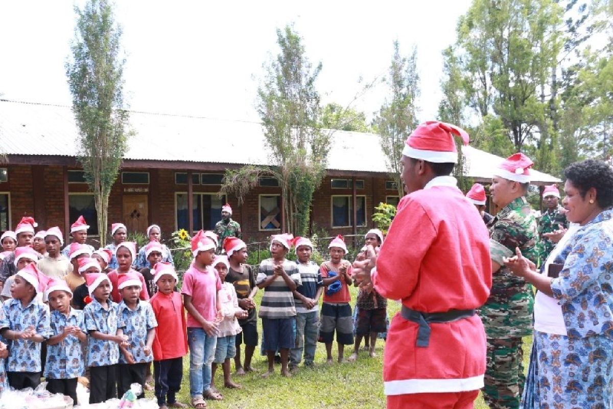 Kodim Jayawijaya gandeng Satgas Mandala ke panti asuhan sambut Natal