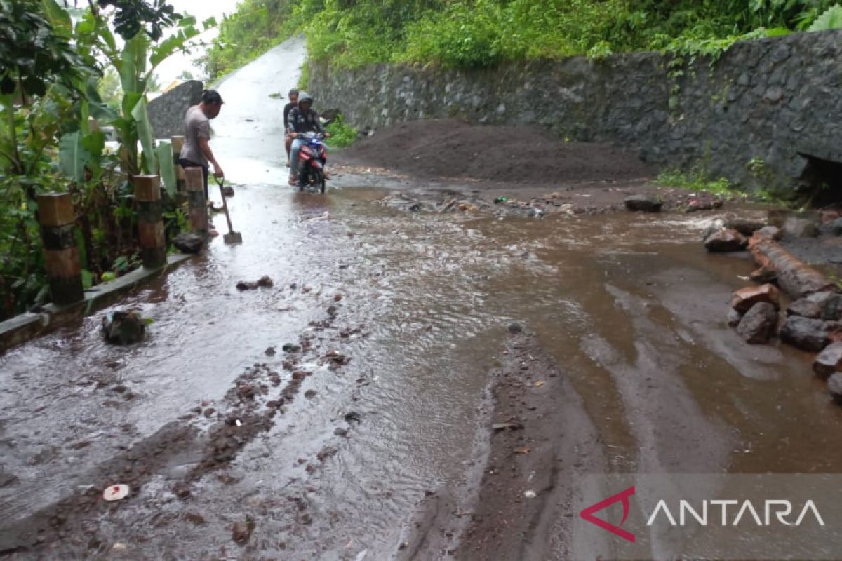 Curah hujan tinggi, Wabup imbau warga waspadai tanah longsor