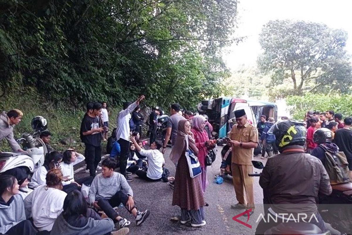 Tidak ada korban jiwa saat bus rombongan mahasiswa Unri kecelakaan