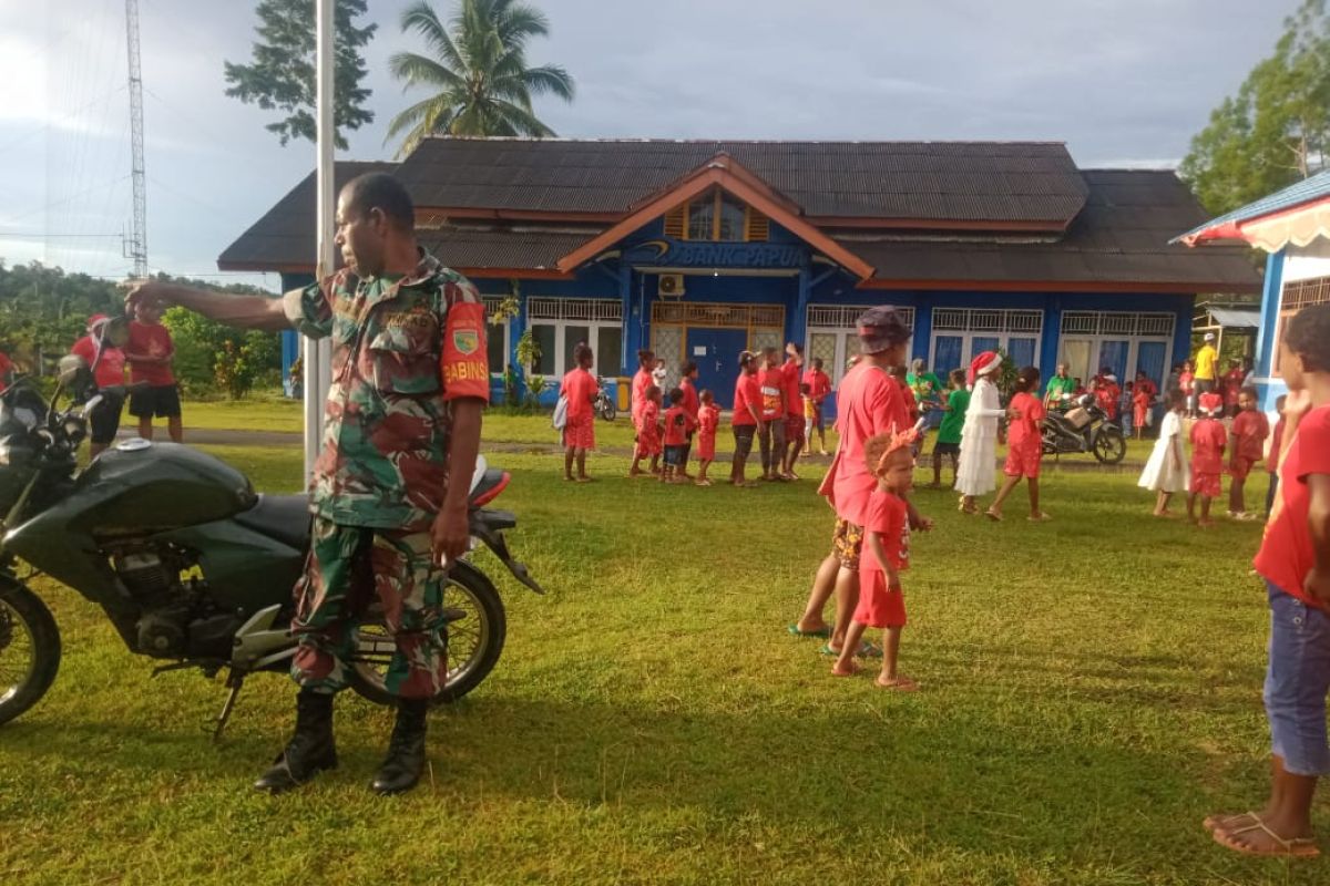 Koramil Biak Utara beri pengamanan pada parade pawai Sinterklas