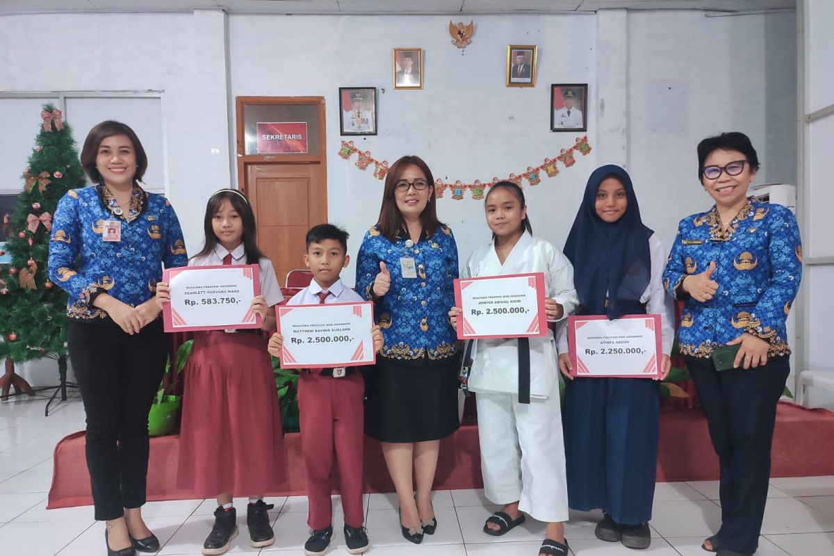 Siswa berprestasi di Minahasa Tenggara dapat bantuan Pemkab