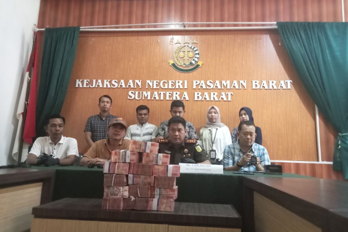 Kejari Pasaman Barat 2022 selamatkan Rp5,7 M dalam kasus korupsi