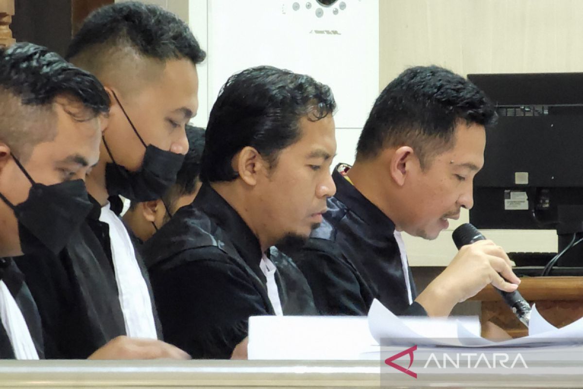 Empat pejabat penyuap Bupati Pemalang dituntut dua tahun penjara