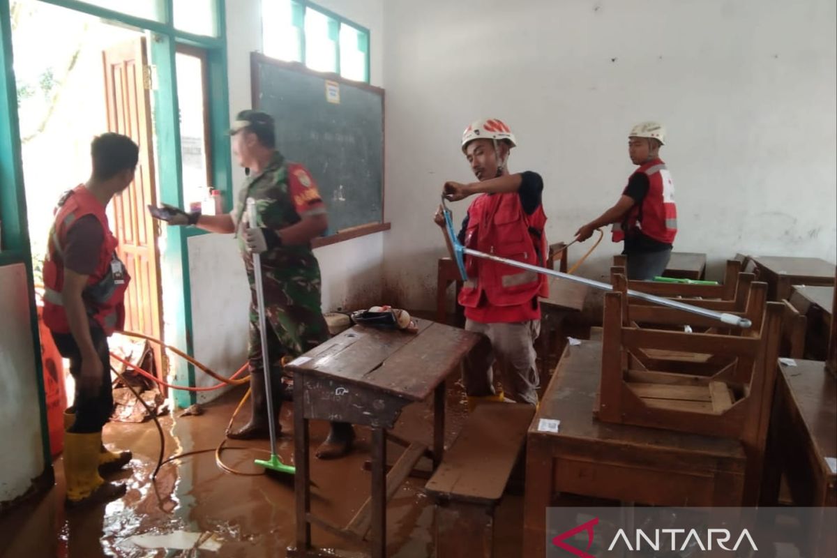 BPBD Cianjur tuntaskan penanganan banjir di Sukanagara-Cianjur