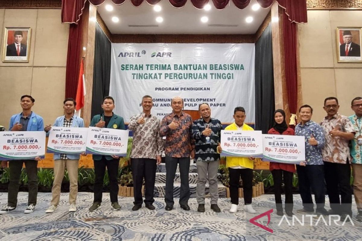 RAPP salurkan beasiswa kepada 100 mahasiswa di Riau