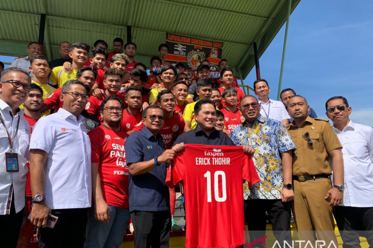 Erick Thohir tinjau latihan Semen Padang FC