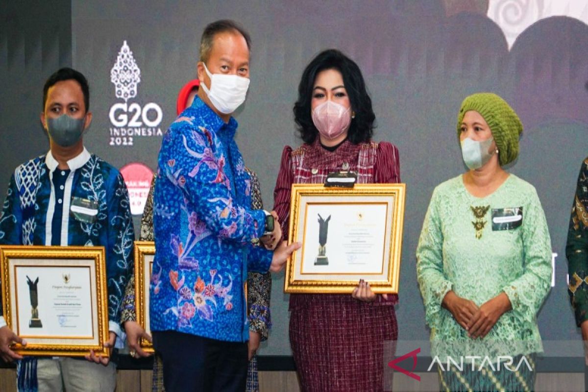 Satika Simamora terima anugerah Upakarti 2022