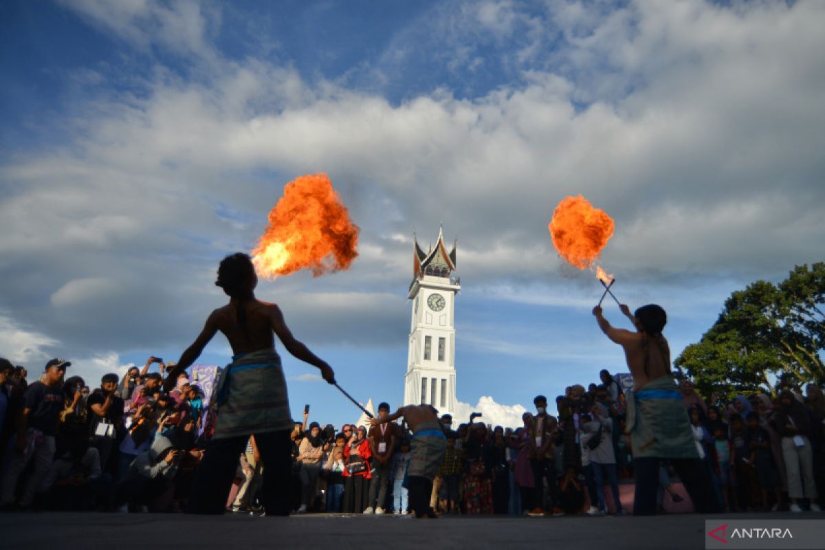 Atraksi Pedati Bukittinggi Antara News 8073