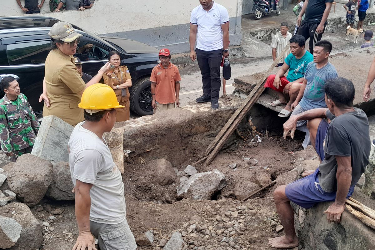 Bupati Sitaro instruksikan perbaikan saluran air terdampak banjir