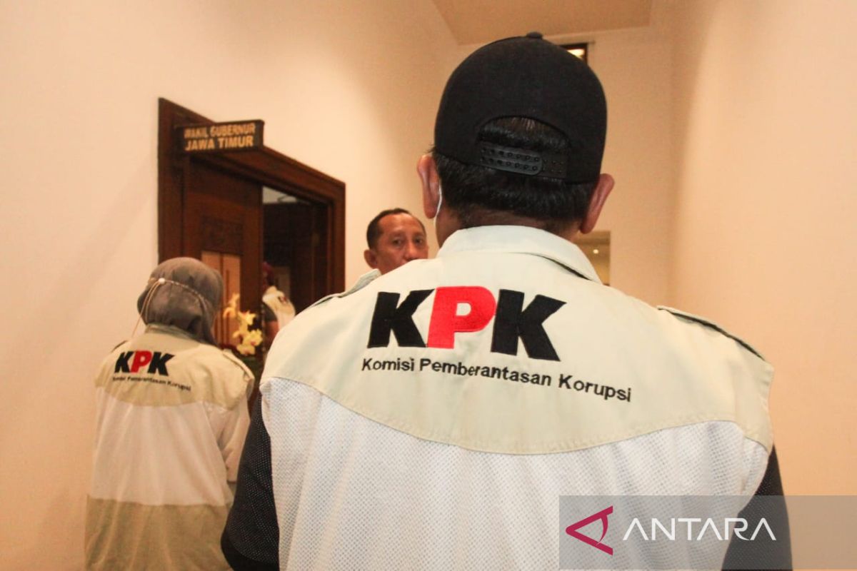 Gubernur Khofifah tegaskan hormati proses hukum yang dilakukan KPK