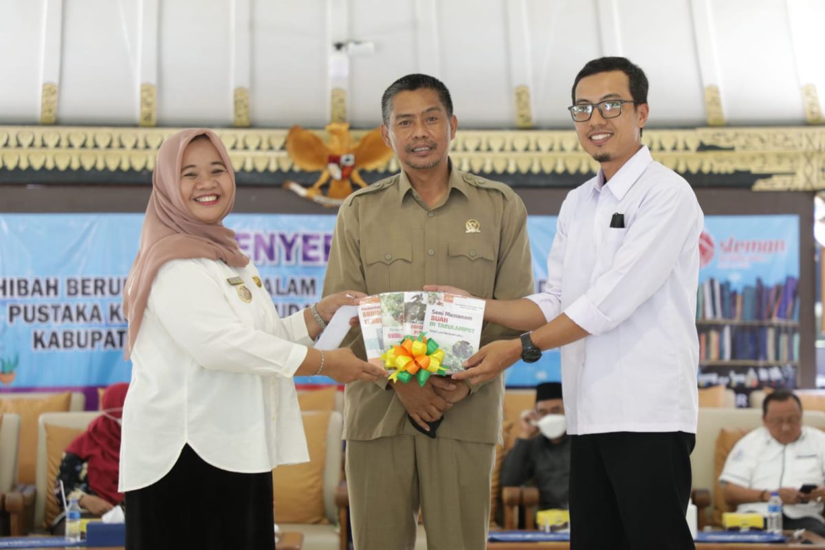 Pemkab Sleman hibahkan pojok baca untuk meningkatkan budaya membaca