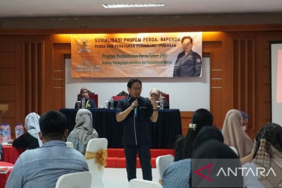 Sosialisasikan Raperda Keperpustakaan dan Budaya Literasi Masyarakat Kalsel