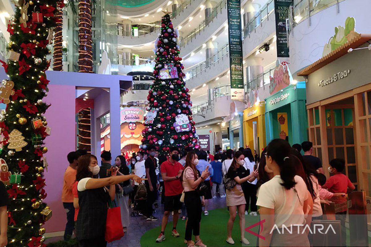 Festival lampu dan nyanyian rohani meriahkan Natal di Jakarta
