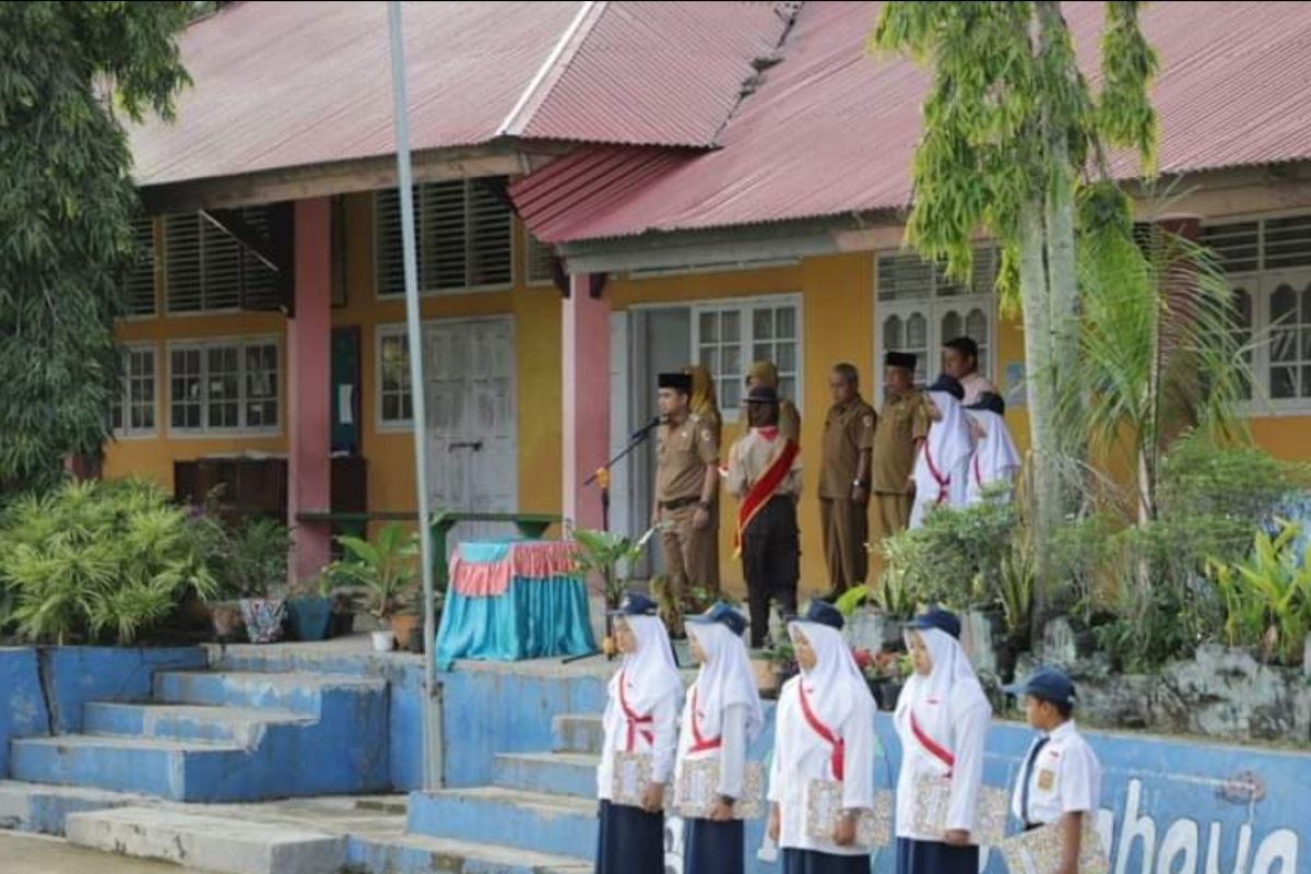 Wawako Solok jadi pembina upacara di SMP N 6 Kota Solok