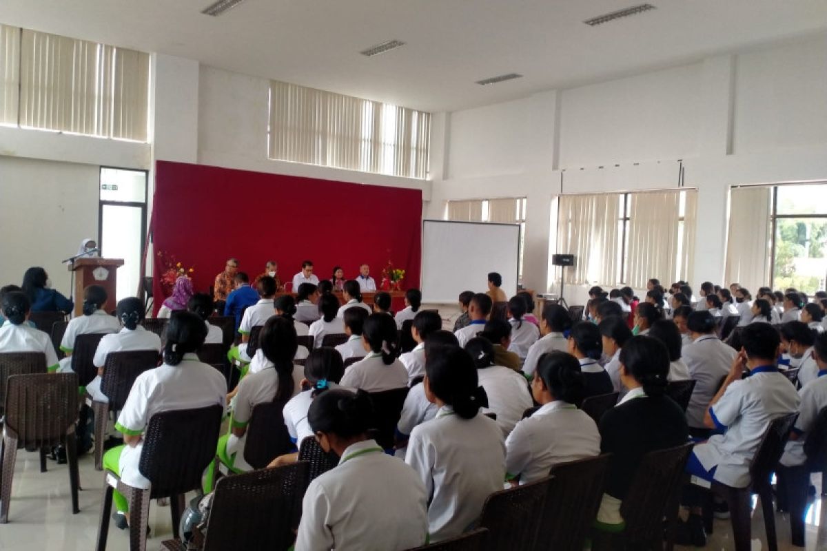 BKKBN asks students to build awareness against early marriage