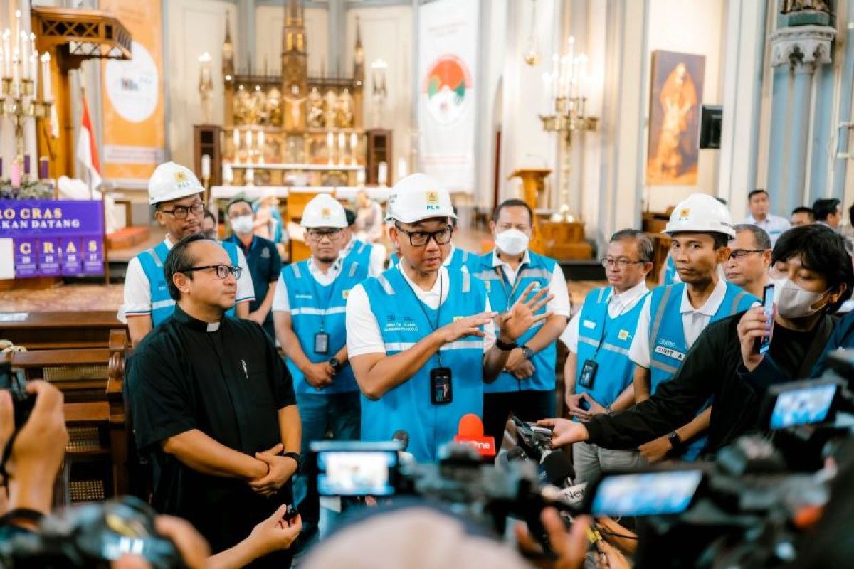 Dirut PLN tinjau kesiapan pasokan listrik di Gereja Katedral Jakarta