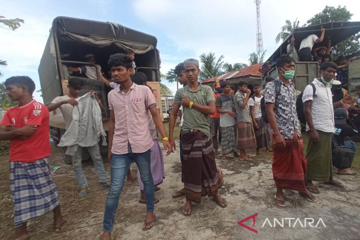 Puluhan imigran Rohingya kabur