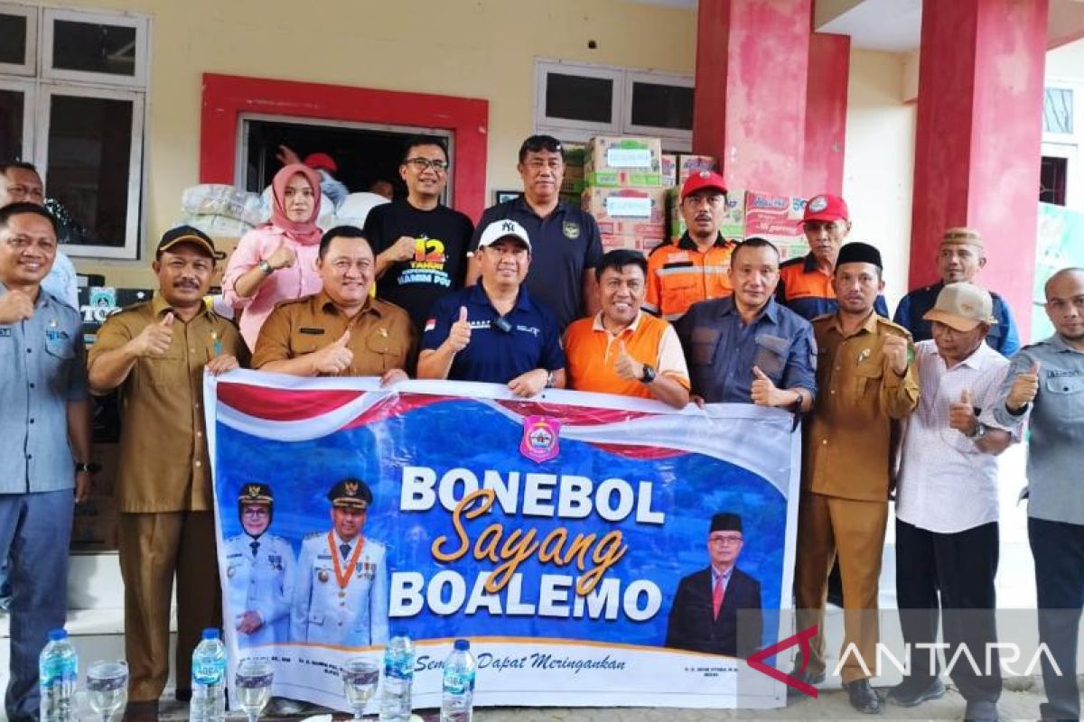 Bupati Bone Bolango bawa bantuan korban bencana Boalemo