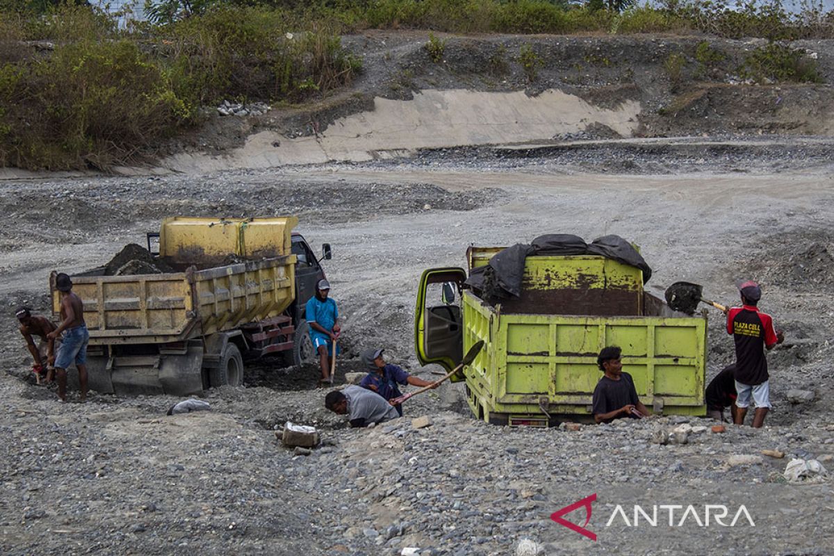 Tambang Pasir Rakyat di Palu