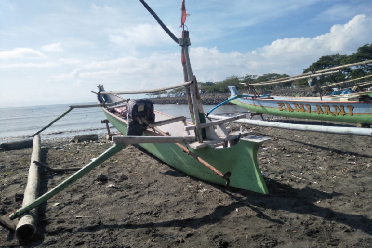Pemkab Lombok Tengah menyalurkan bansos BLT bagi nelayan