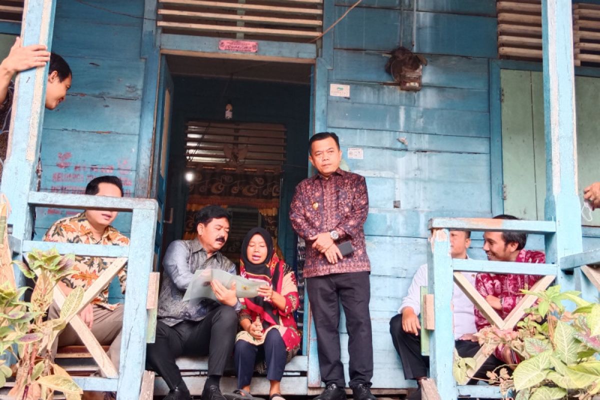 Menteri ATR/BPN "door to door" bagikan sertifikat tanah di Kota Jambi