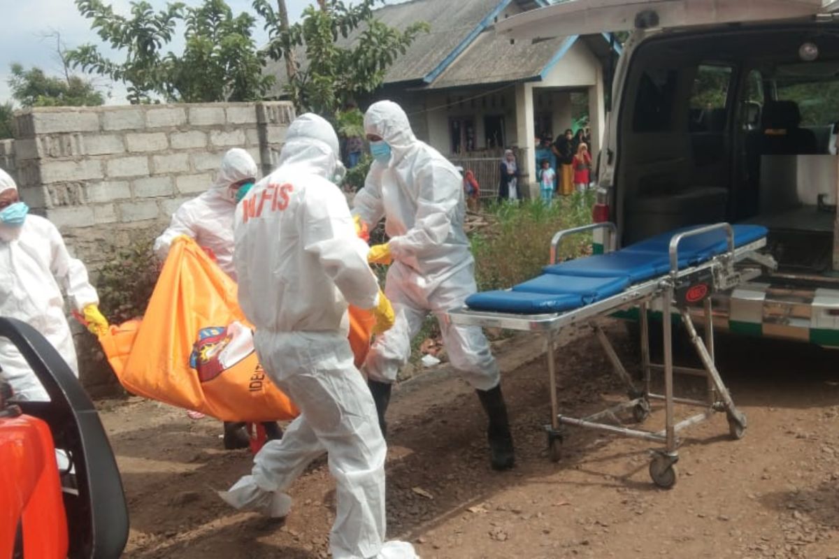 Geger, warga Labuhan Lombok temukan mayat seorang kakek penuh belatung