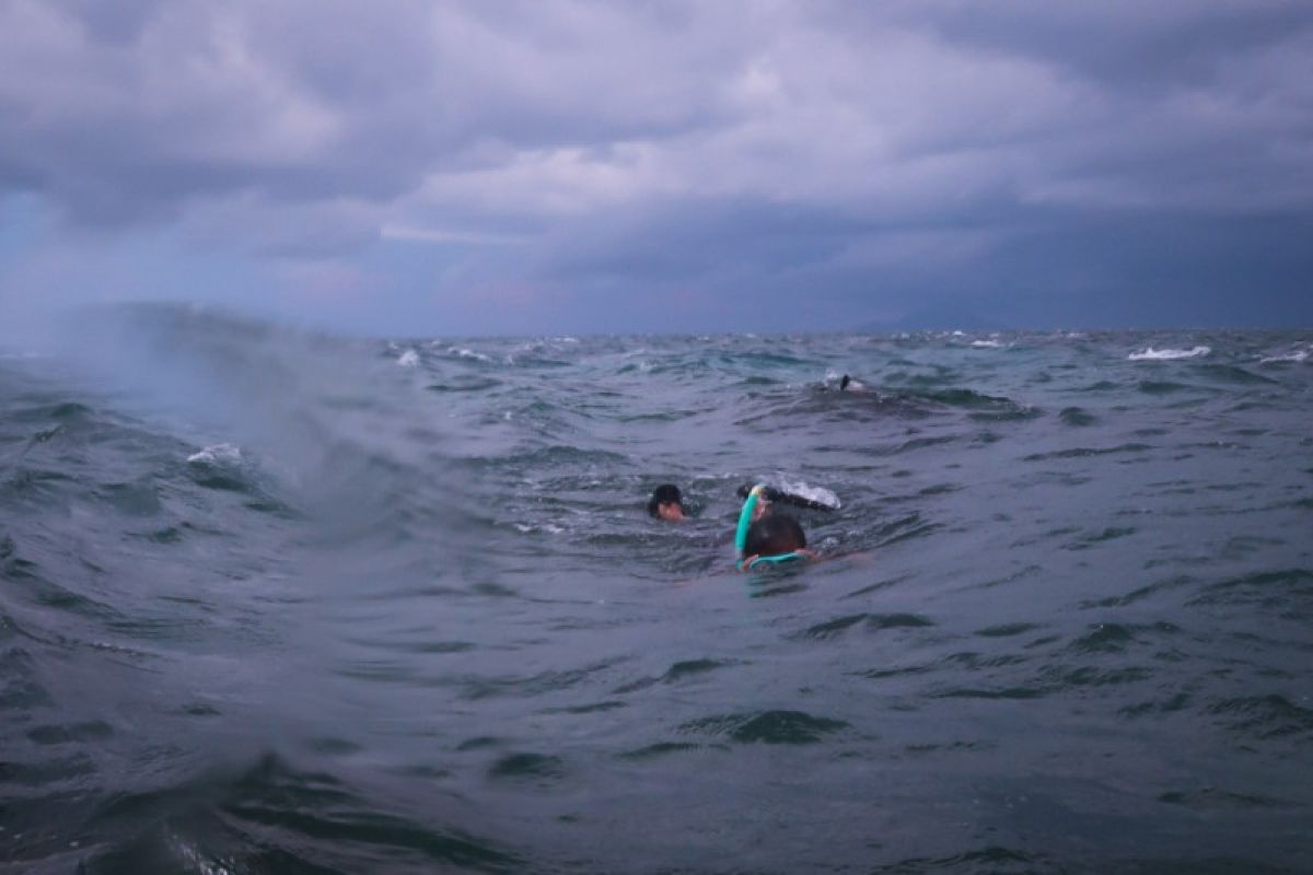 Waspada gelombang Laut Natuna Utara mencapai 6 meter