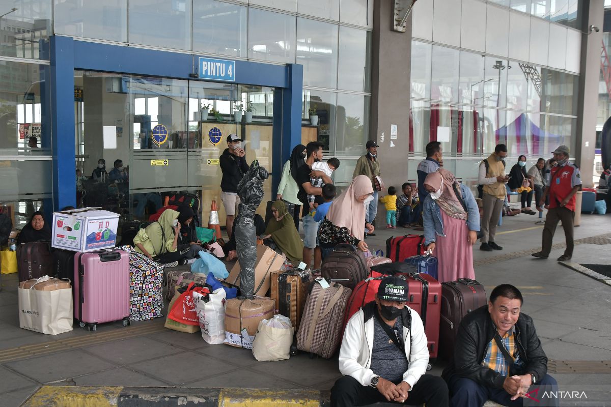 Dishub catat mobilitas penumpang dari DKI naik 100 persen jelang Natal