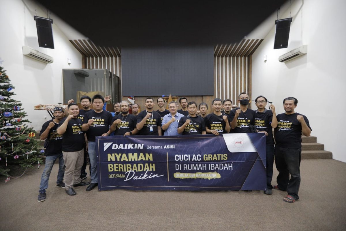 DAIKIN beri layanan cuci AC gratis bagi rumah ibadah