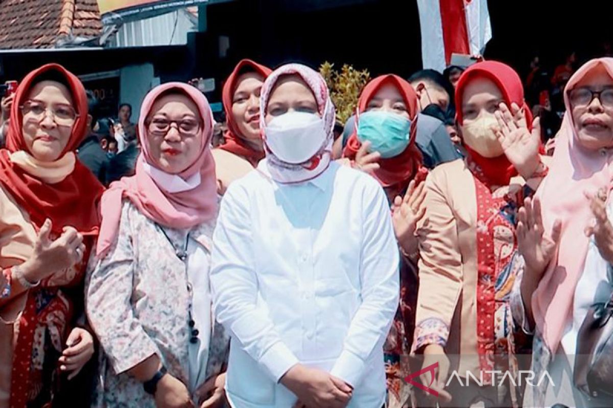 Iriana beri semangat para ibu terus berdaya bagi keluarga