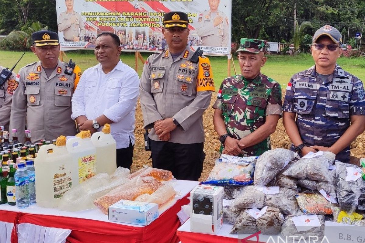 Polresta Jayapura Kota musnahkan obat terlarang, miras dan 18 kg ganja