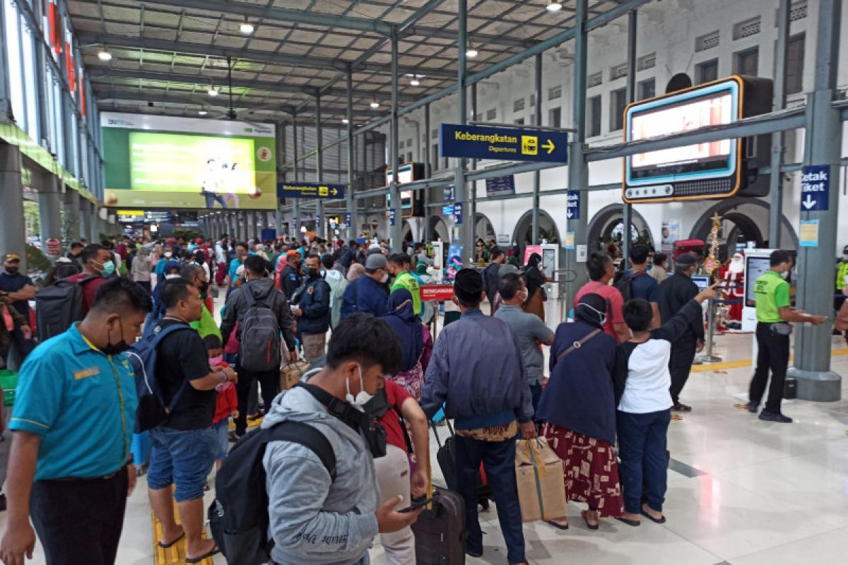 Sebanyak 38 ribu penumpang berangkat dari Stasiun Gambir dan Pasarsenen