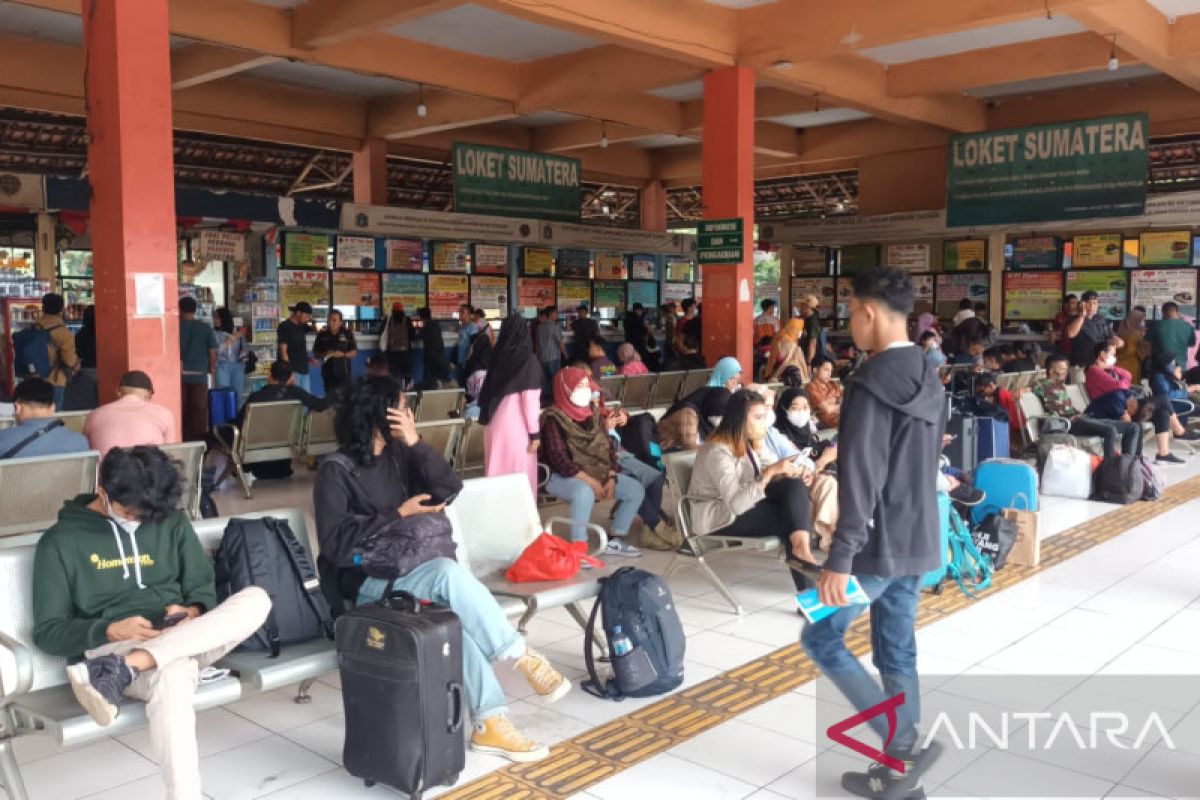 Terminal Kampung Rambutan catat lonjakan penumpang capai 100 persen