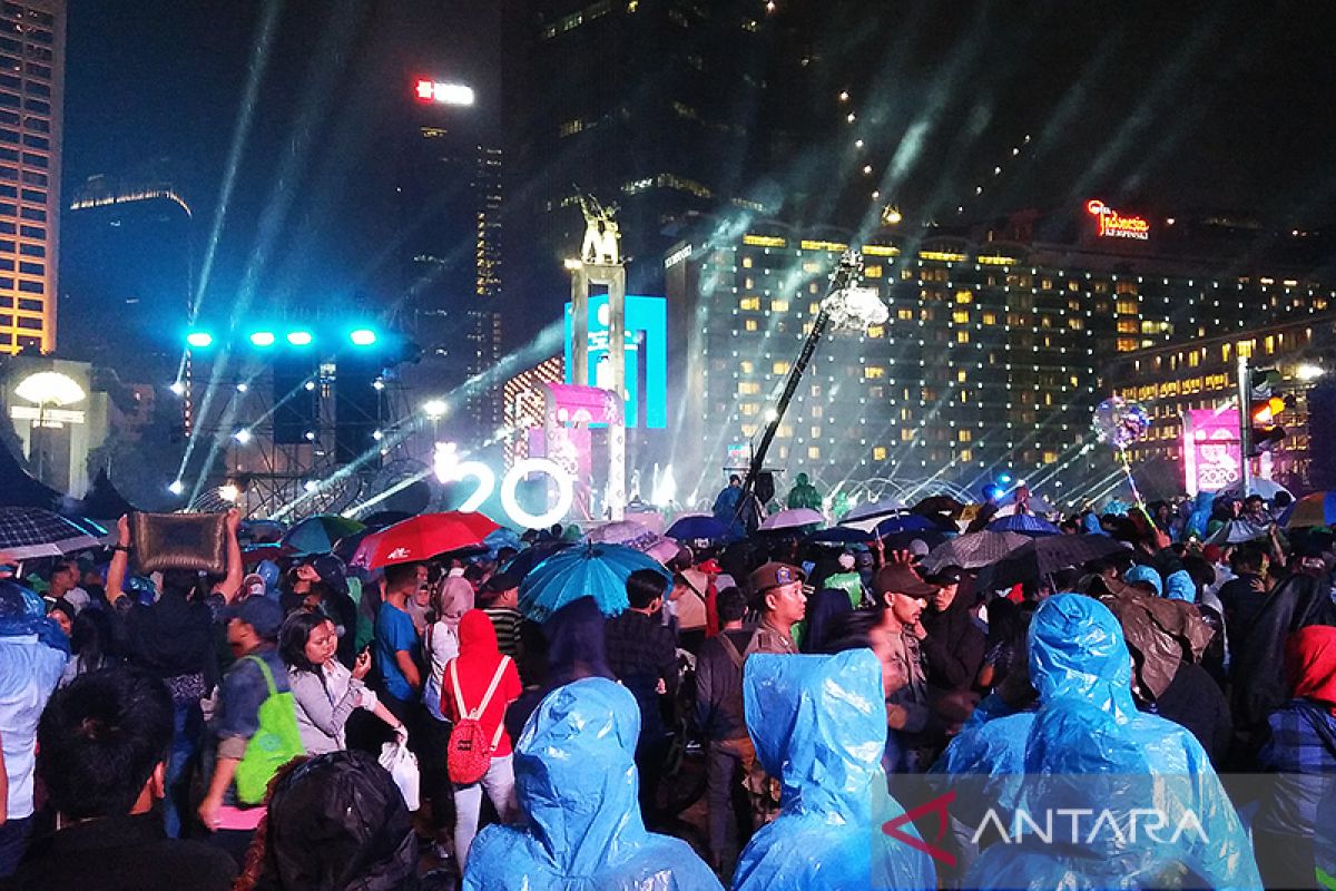 Jakarta New Year festival stages set up at seven locations