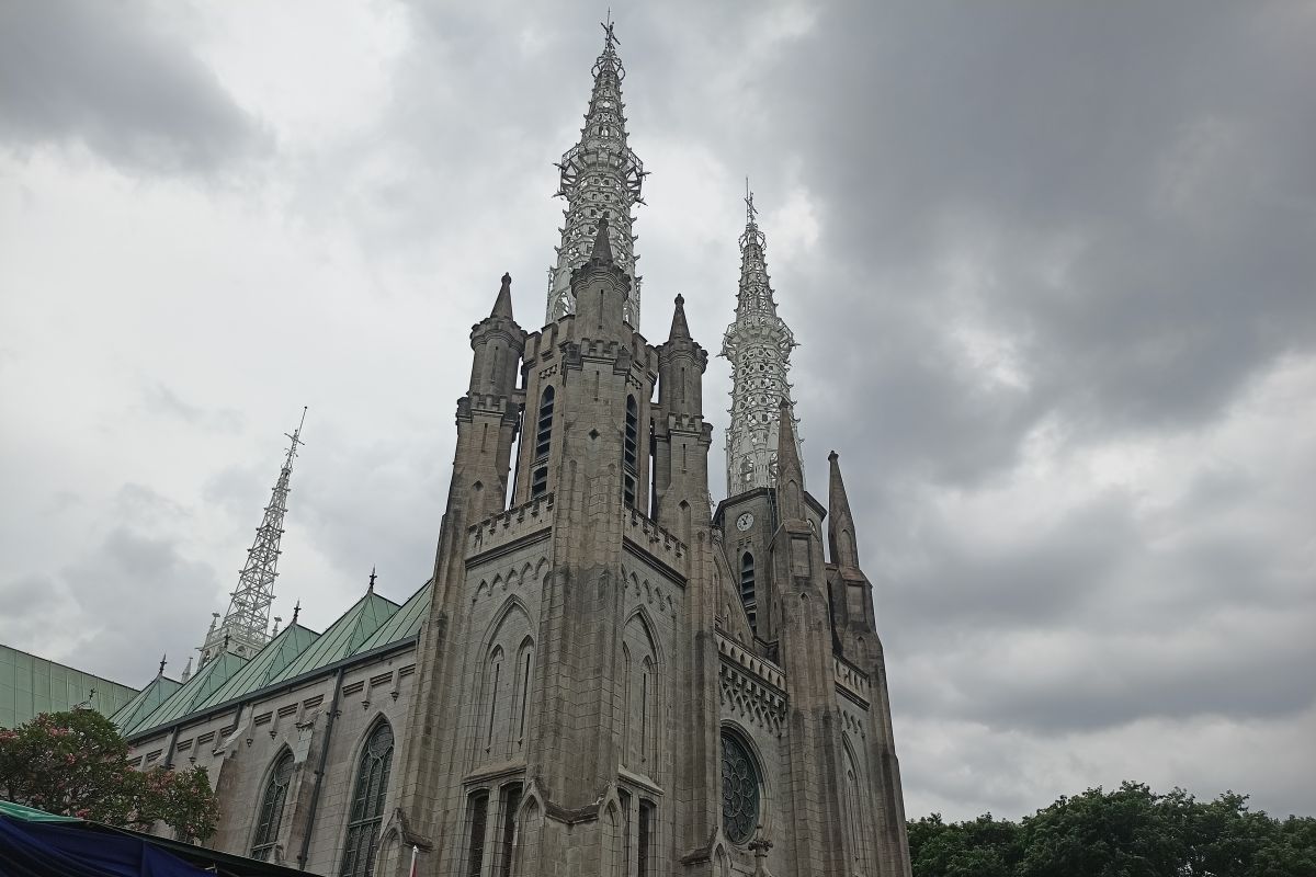 Jakarta Cathedral provides extra parking spaces for  Christmas Mass