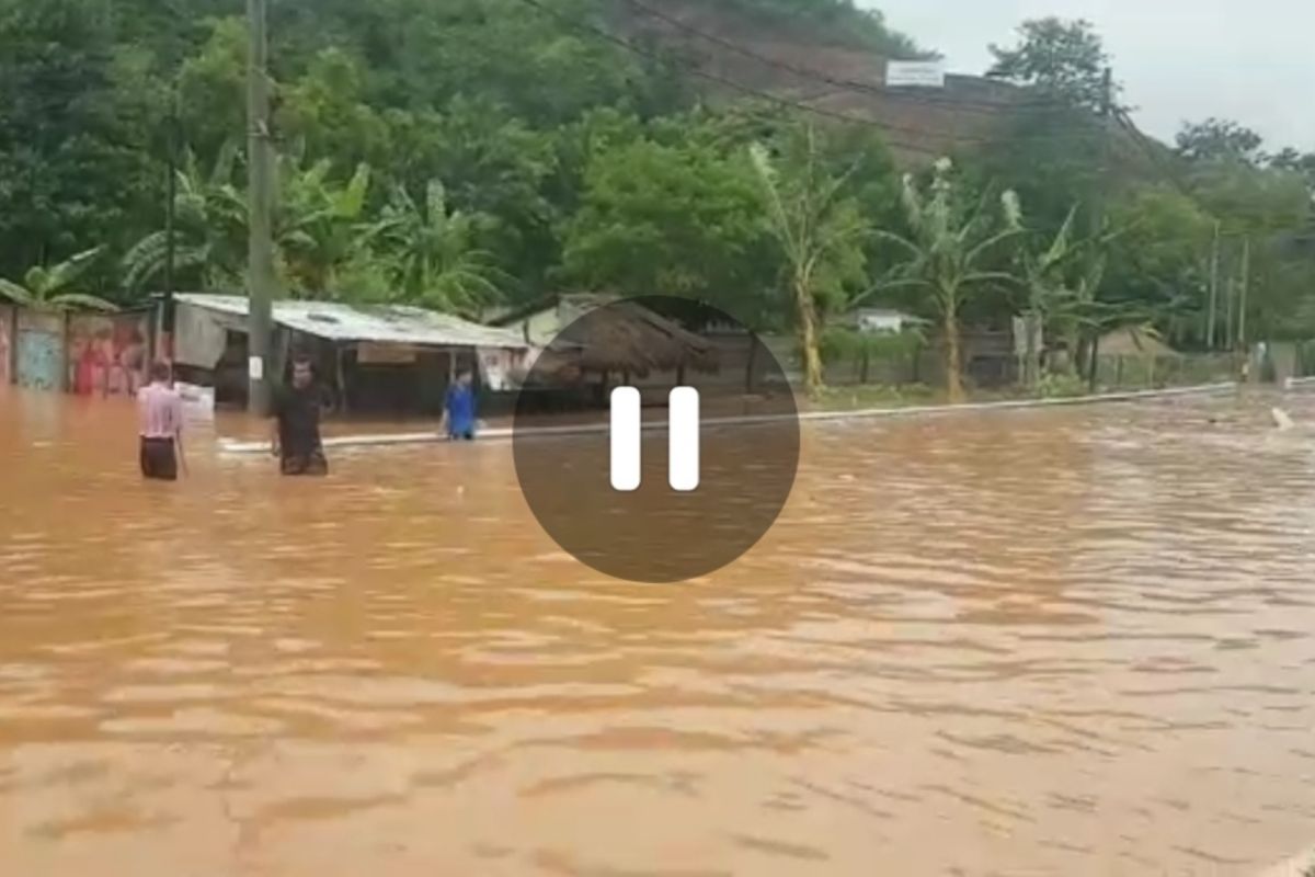 Jalan menuju Sirkuit Mandalika tergenang banjir (Video)