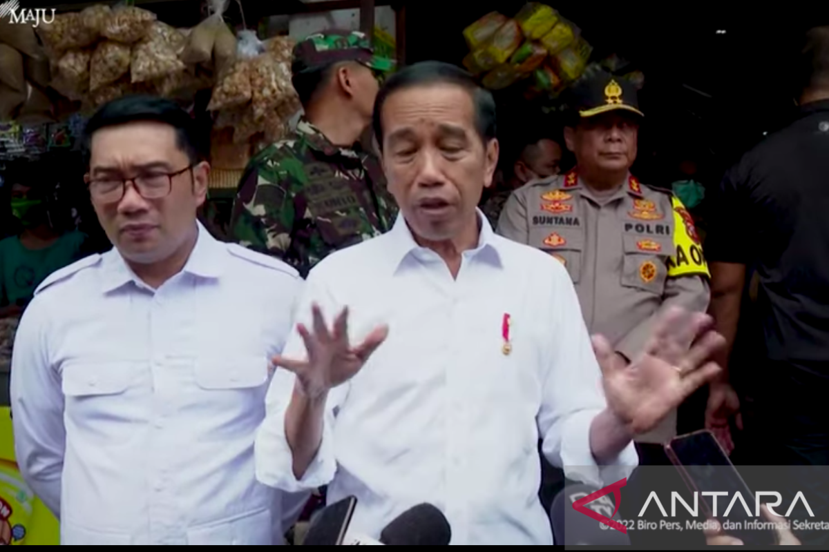 Joko Widodo sebut harga barang terkendali jelang Natal - Tahun Baru