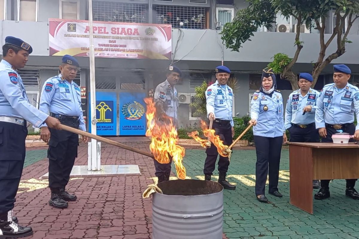 Jelang Natal dan tahun baru, Lapas Rajabasa musnahkan barang bukti hasil razia