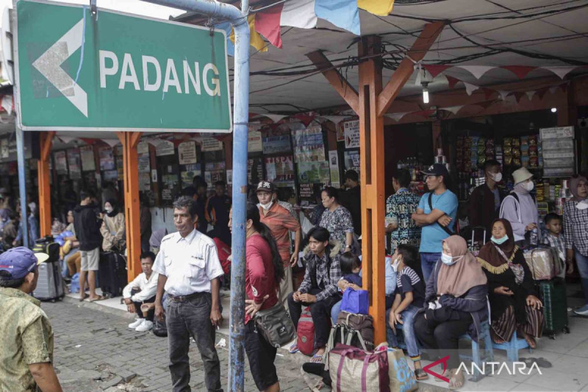 Mulai H-7 Terminal Kalideres tambah ruang tunggu dan panggung hiburan