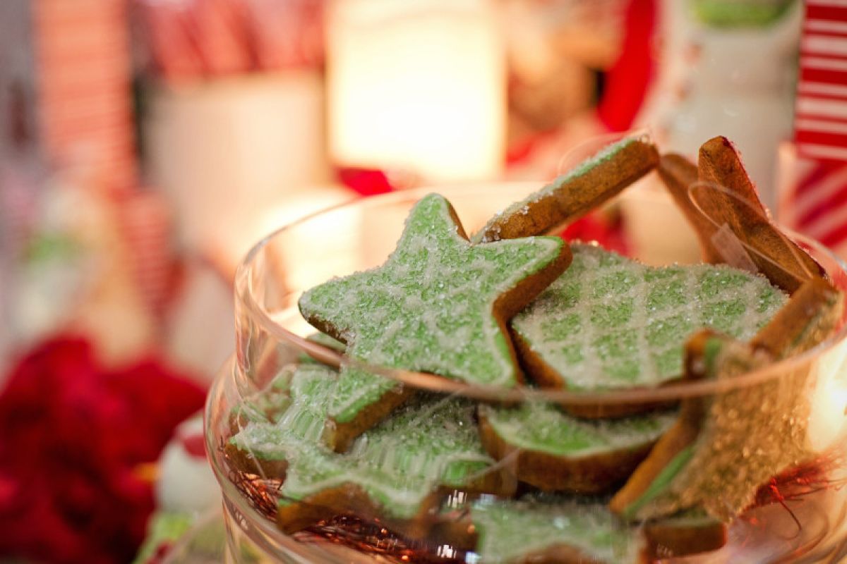 Santap camilan Natal dalam porsi kecil agar kadar gula tak melonjak