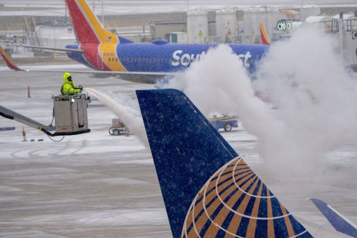 Maskapai batalkan Lebih dari 4.400 penerbangan AS karena badai musim dingin