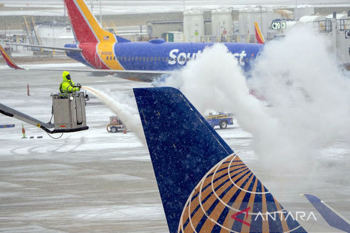 Maskapai batalkan 4.400 penerbangan AS karena badai musim dingin