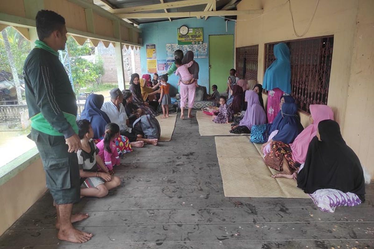 North Aceh: 2,139 flood-affected residents still taking refuge