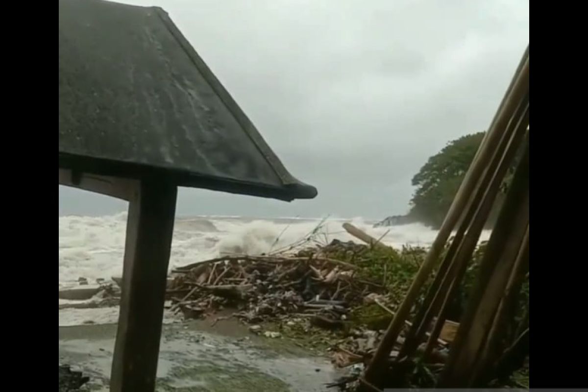 Banjir rob terjadi di sebagian pesisir Maros dan Makassar