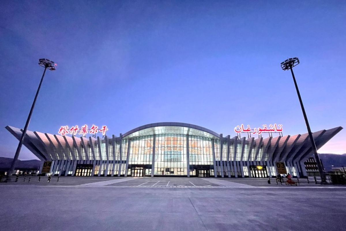Xinjiang di China resmikan bandara dataran tinggi pertama