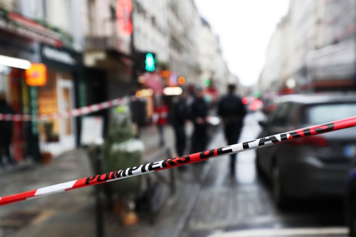 Tiga orang tewas dalam insiden penembakan "bermotif rasisme" di Paris
