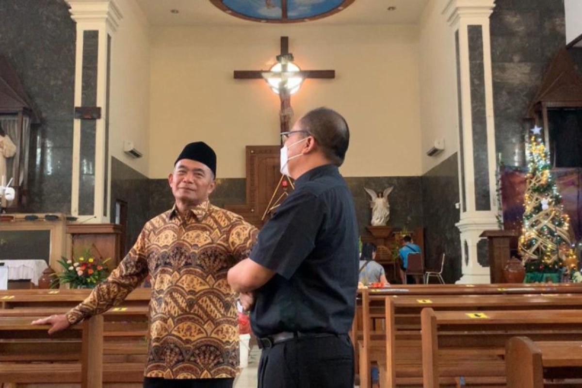 Menko PMK kunjungi gereja usai hadiri pembukaan Musywil Muhammadiyah Jatim