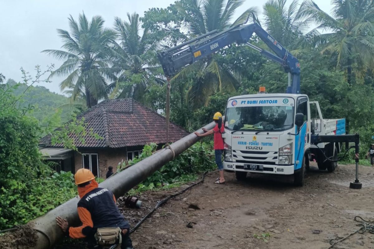 Cuaca ekstrem, ratusan gardu PLN di NTB rusak