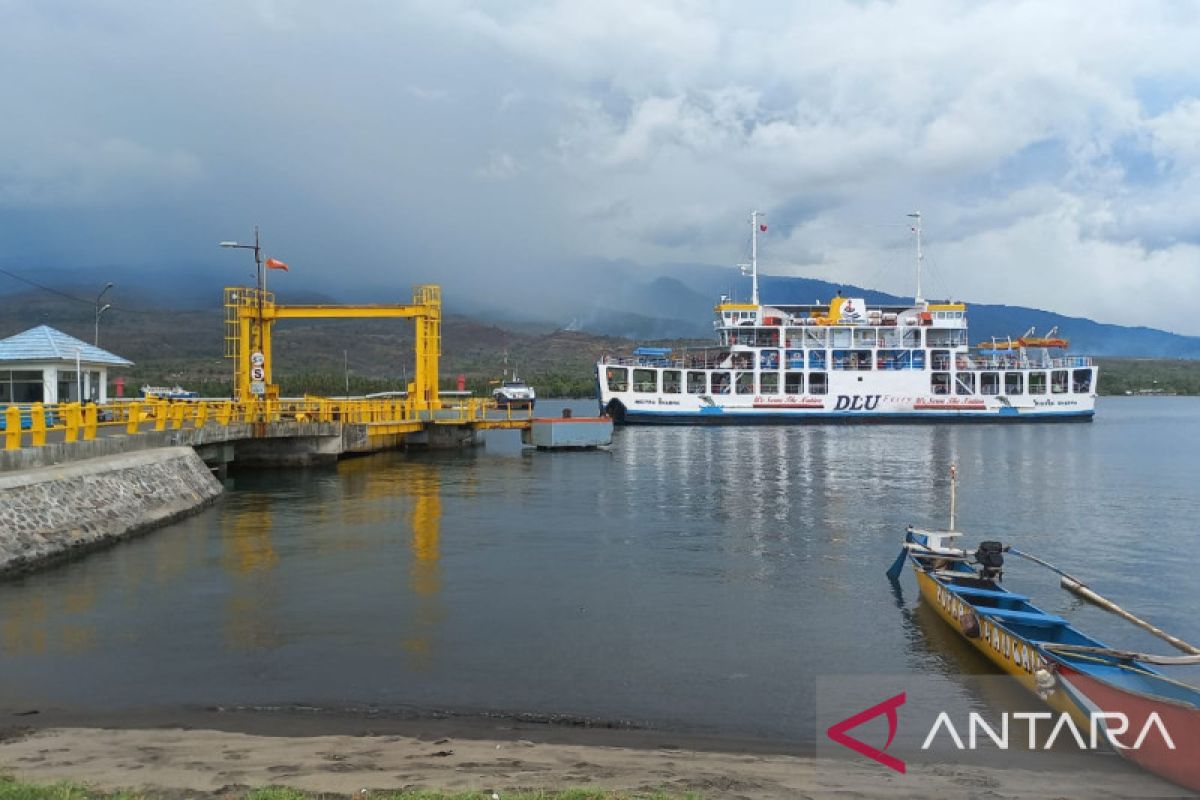 Cuaca ekstrem, pelayaran kapal lintasan Lombok-Sumbawa ditunda