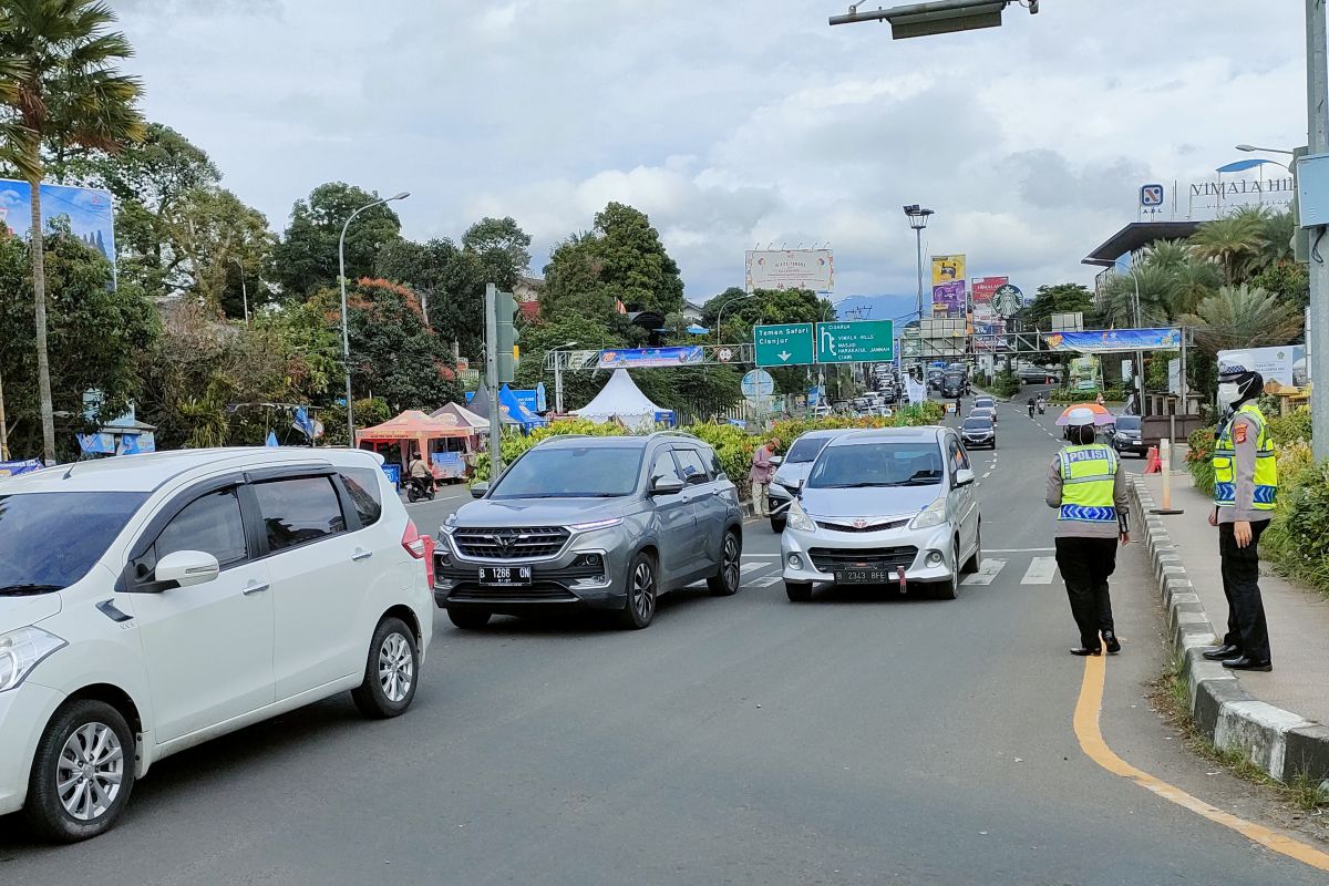 Polres Bogor buka kembali Jalur Puncak ke arah Cianjur